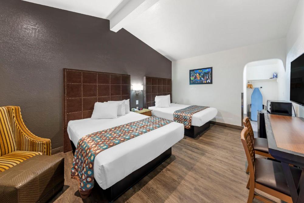 Standard Queen Room with Two Queen Beds interior